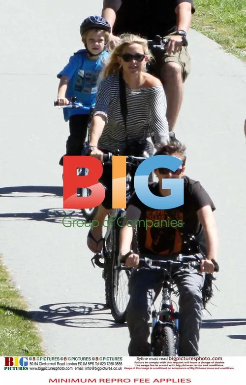 Kate Hudson and Matthew Bellamy bike ride in Alps