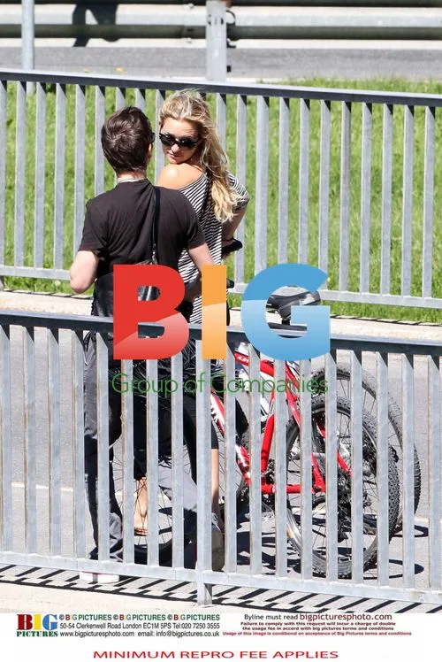 Kate Hudson and Matthew Bellamy bike in Swiss Alps