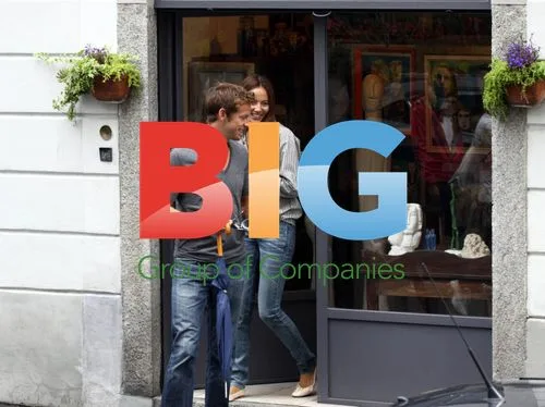 Jenson Button and Jessica Michibata Romantic Walk