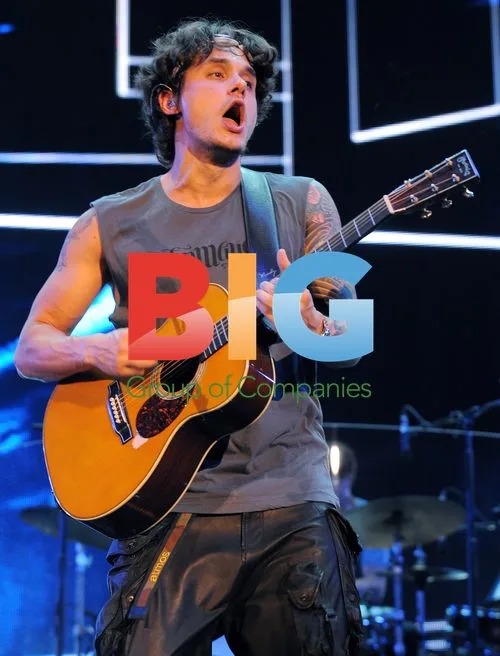 John Mayer Performs on 2010 Tour