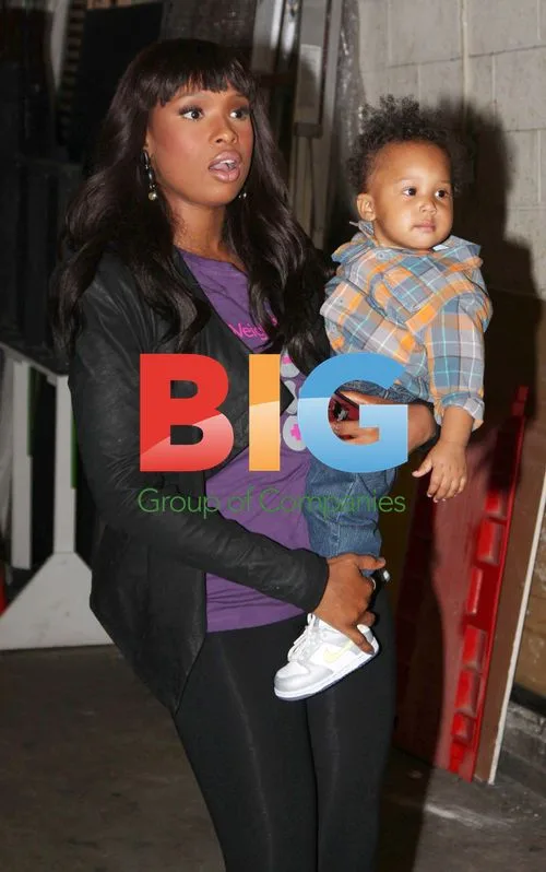 Jennifer Hudson with son on "Live" set