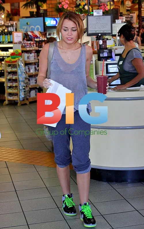 Miley Cyrus Gets Deli Sandwiches