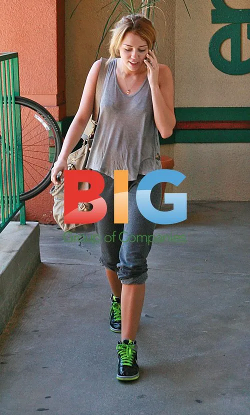 Miley Cyrus at Whole Foods