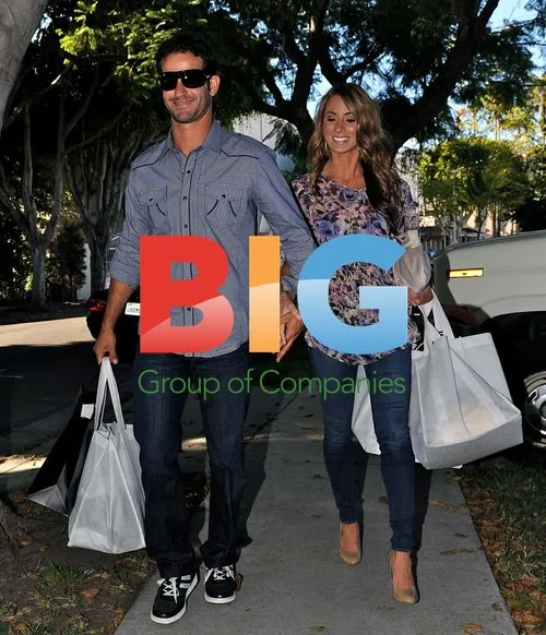 Reality TV Couple Spotted Shopping