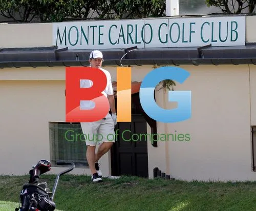 Hugh Grant Golf & Ferrari Drive in Monte-Carlo