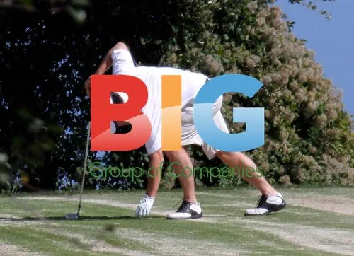 Hugh Grant Plays Golf in Monaco