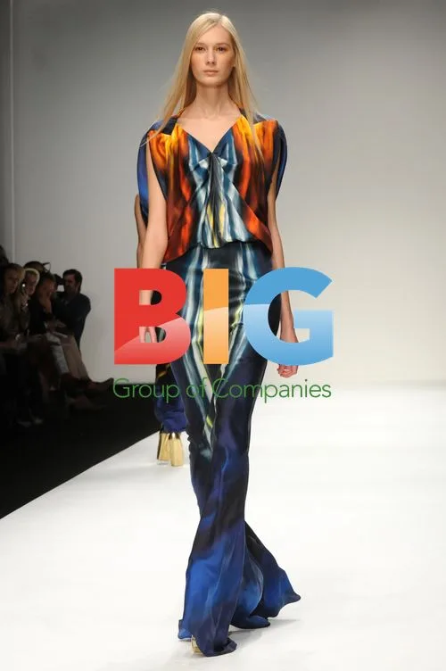 London Fashion Week 2010 - Mary Grachvogel Runway