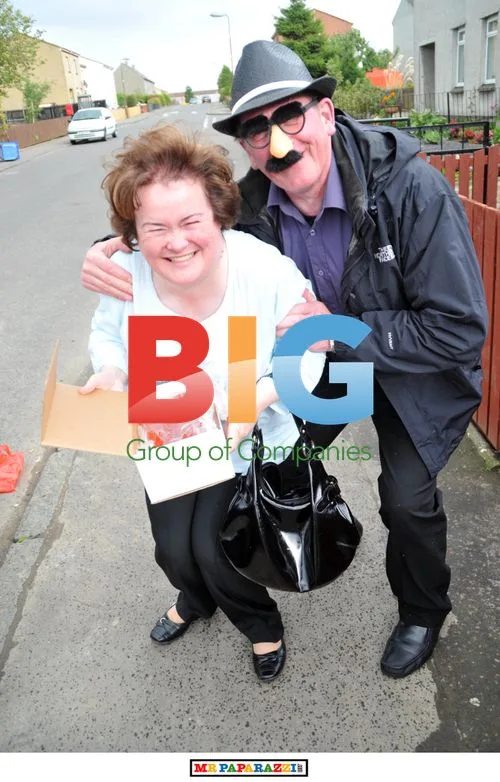 Susan Boyle Poses with Big Al Marsh and Friend