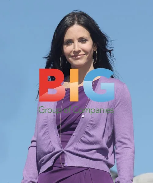 Courteney Cox films 'Cougar Town' in Malibu