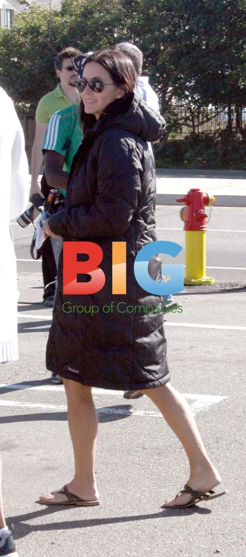 Courteney Cox and Brian Van Holt filming 'Cougar Town'