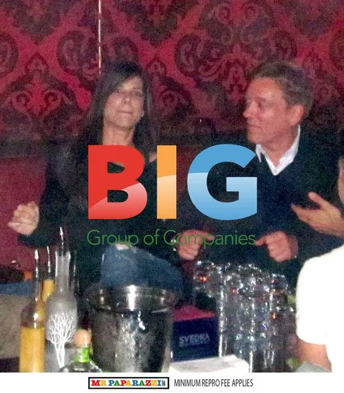 Sandra Bullock Drinks with Friends