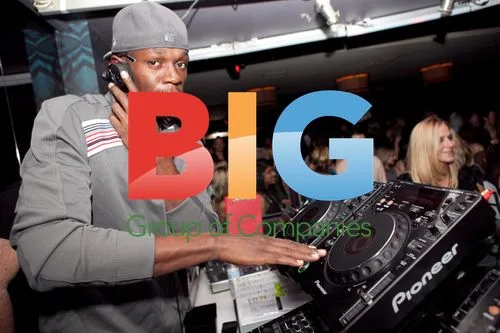 Usain Bolt tries DJing in Melbourne