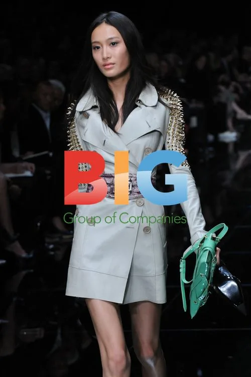 Burberry S/S 2011 Fashion Show