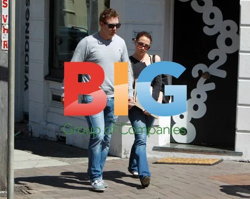 Kate Ritchie and Stuart Webb Shopping in Sydney