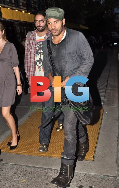 Lenny Kravitz Leaves Restaurant