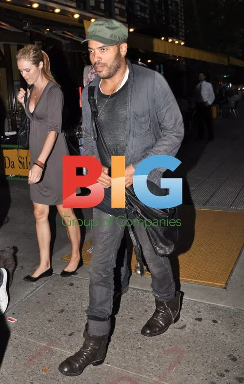 Lenny Kravitz leaves NYC restaurant