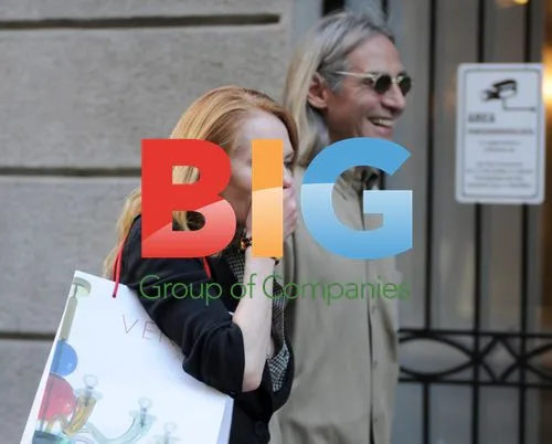 Mary Margaret Helgenberger and Alan Rosenberg shopping in Milan