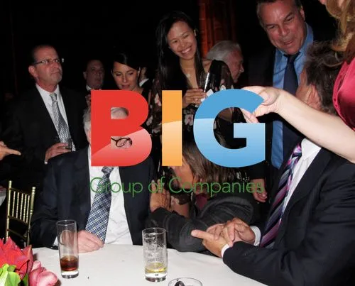 Warren Buffett and Josh Brolin at \'Wall Street\' party