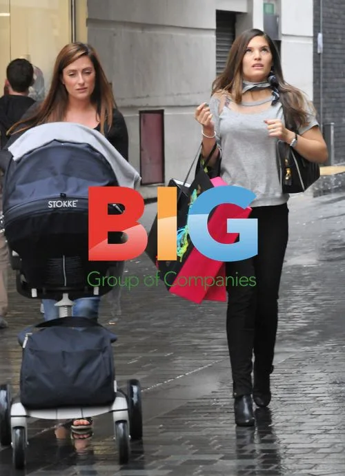 Carly Cole Goes Shopping with Nanny and Daughter