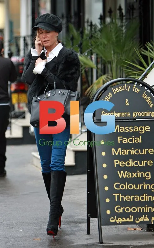 Tara Palmer-Tomkinson Out Talking on Phone