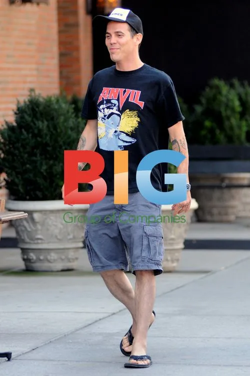 Steve-O Eats Lunch with Friend