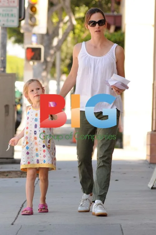 Jennifer Garner and Violet Affleck at Menchies