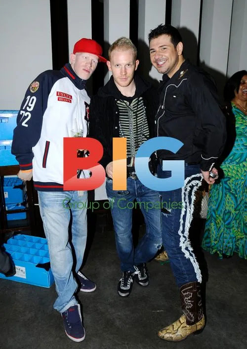 Darnell Swallow and Rex Newmark at Ladyboy Competition