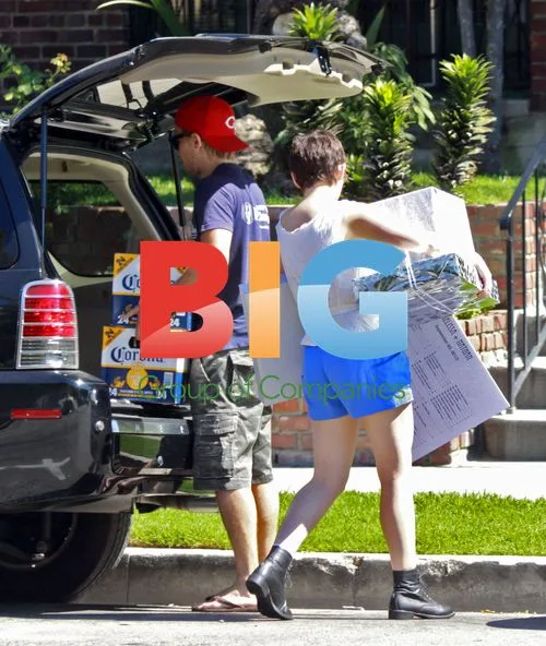 Ginnifer Goodwin and Joey Kern Bring Gifts