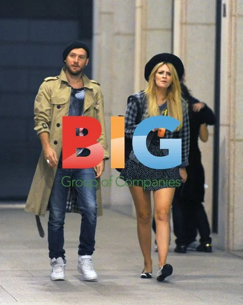 Mischa Barton and DJ Ali Love kissing in Milan