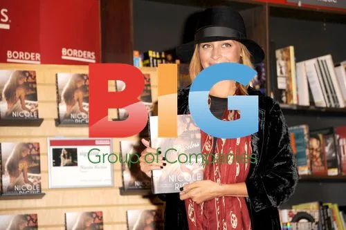 Nicole Richie Signing Books at Borders