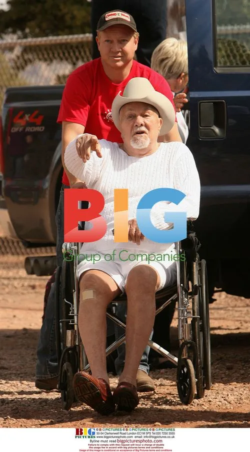 Tony Curtis Displays Art at Sedona Festival