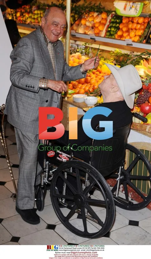Tony Curtis and Mohamed Al-Fayed Photocall