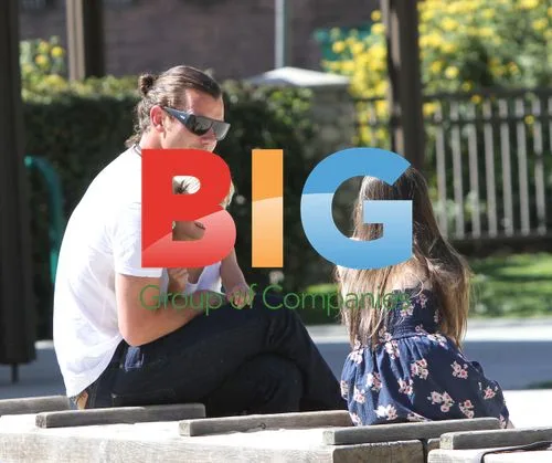 Gavin Rossdale and son Kingston play at park