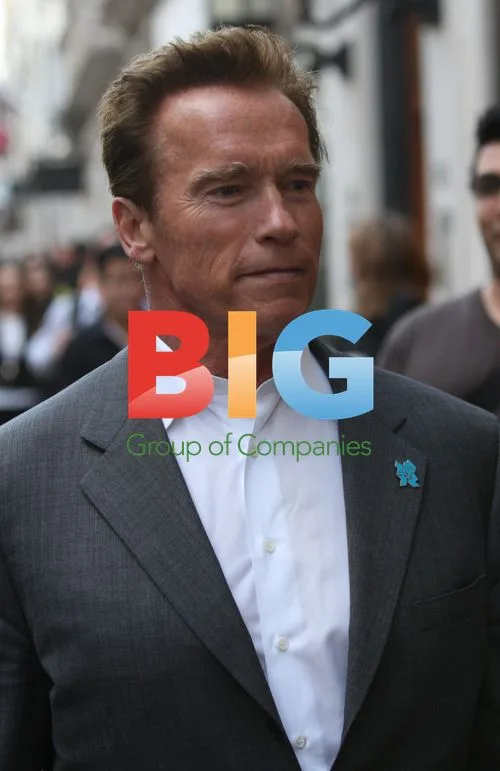 Arnold Schwarzenegger Window Shopping