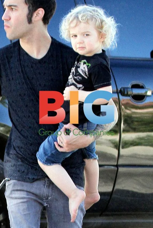 Ashlee Simpson and Pete Wentz with son Bronx