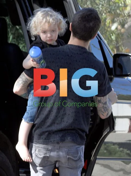 Ashlee Simpson and Pete Wentz with son Bronx