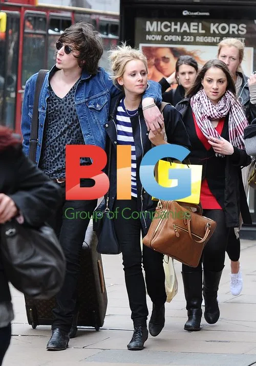 Diana Vickers shopping with new boyfriend George Craig