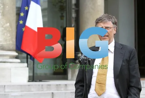 Bill Gates greeted in Paris