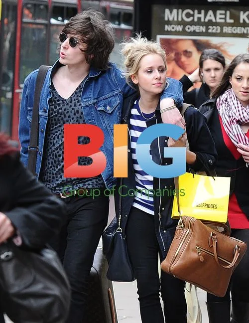 Diana Vickers Shopping with New Boyfriend