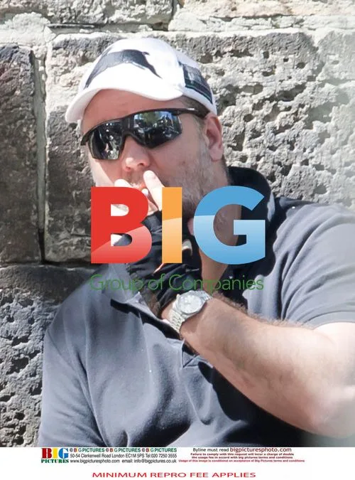 Russell Crowe Takes Smoke Break on Bike Ride
