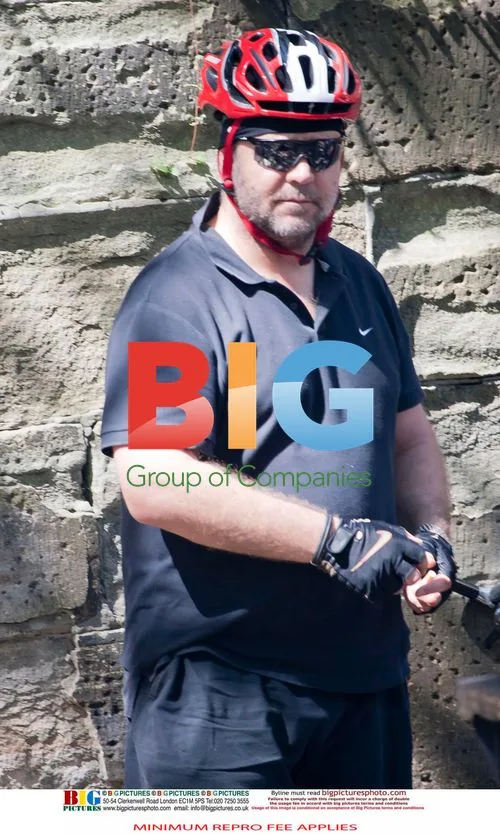 Russell Crowe takes a cigarette break