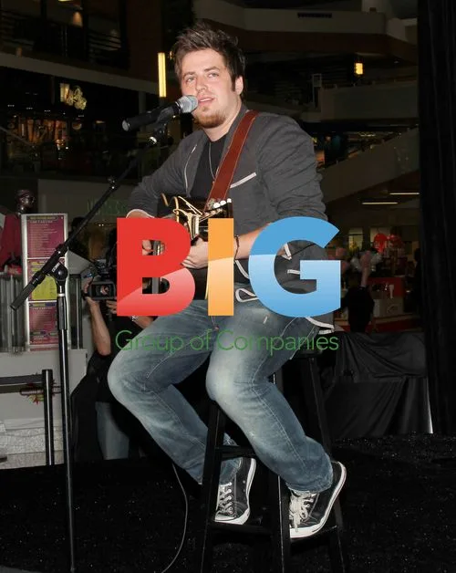 Lee DeWyze Celebrates Birthday at Milkshakes