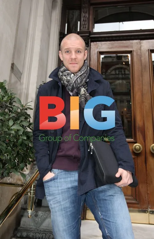 Philippe Senderos out in London