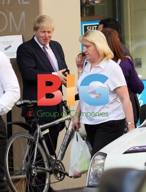 Boris Johnson leaves bike unlocked