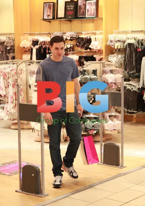 Kirk Norcross Shopping at La Senza