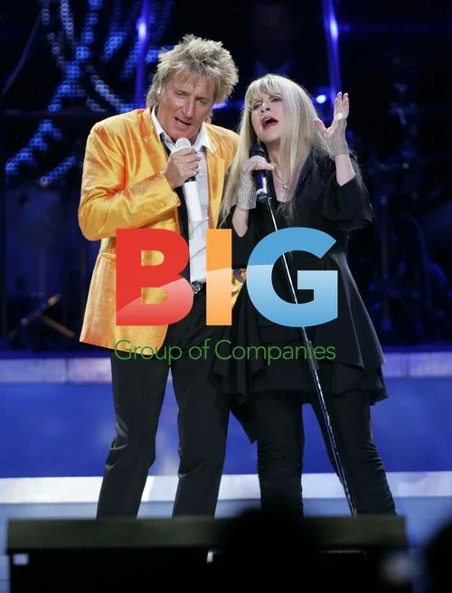 Rod Stewart and Stevie Nicks Perform