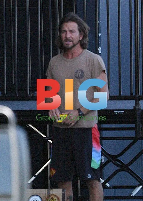 Eddie Vedder Leaves Hotel for Concert in Perth