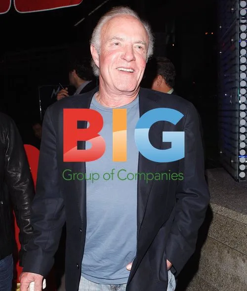 James Caan uses cane at BOA restaurant