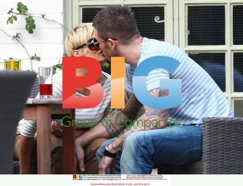 Kerry Katona and Boyfriend Enjoy Pub Date