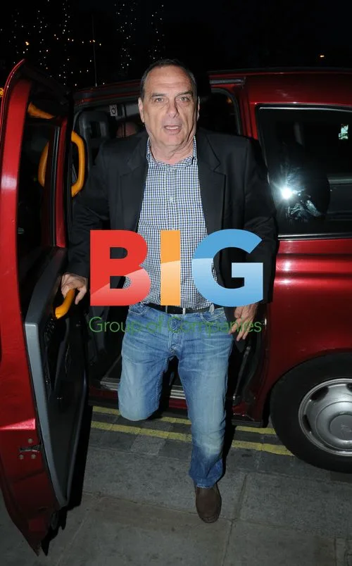 Avram Grant Arrives at Nobu